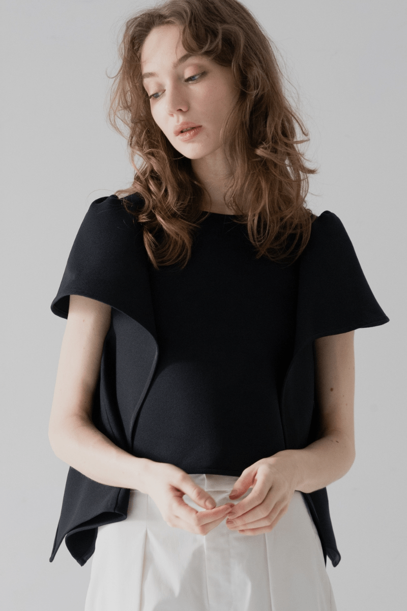 maison de Dolce. lily tops/black