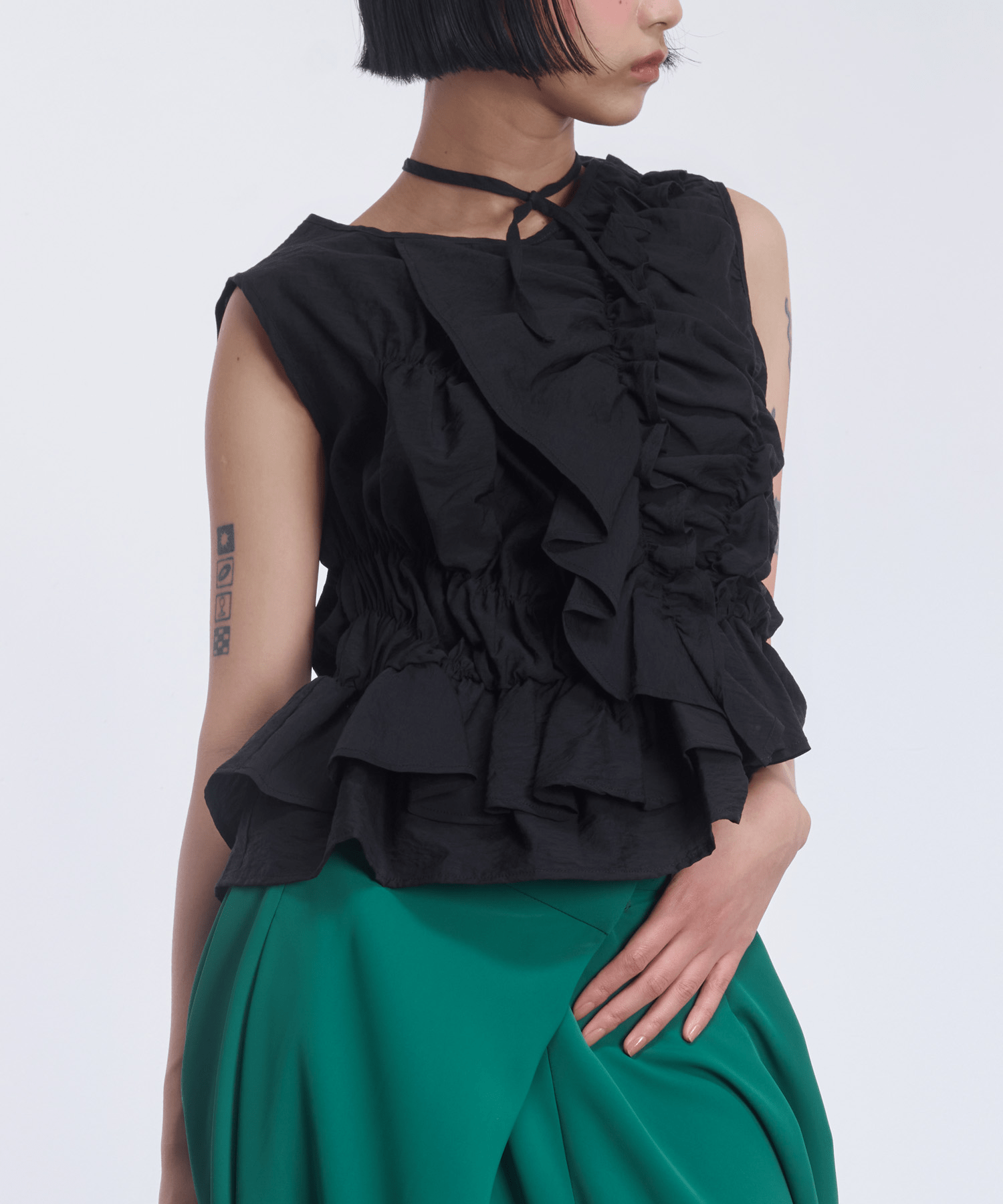LAEMUSE ASYMMETRIC RUFFLE BLOUSE