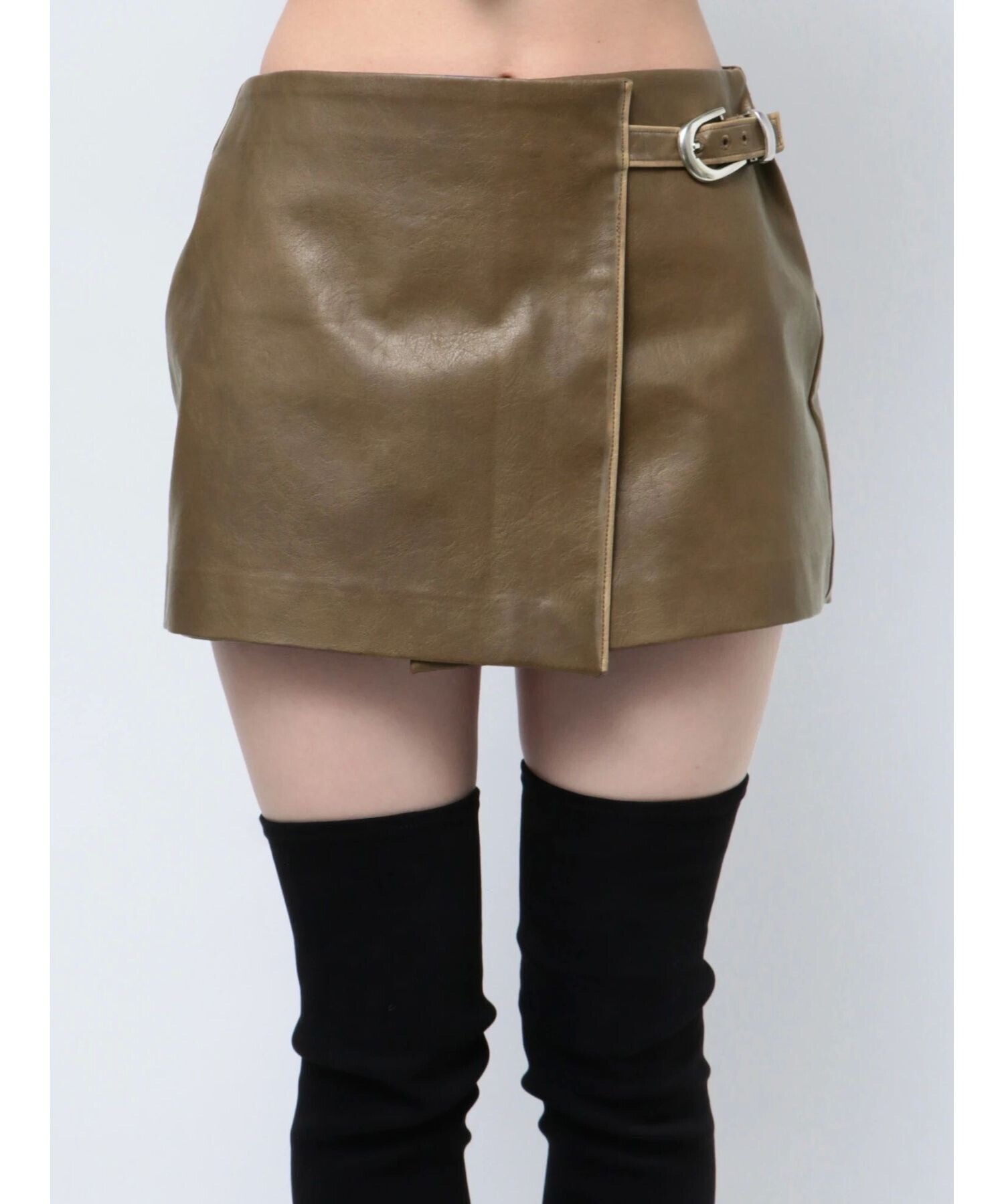 EMODA フェイクレザーラップショートパンツ