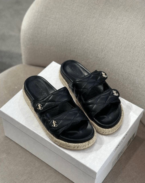 JIMMY CHOO フラットレザーサンダル
