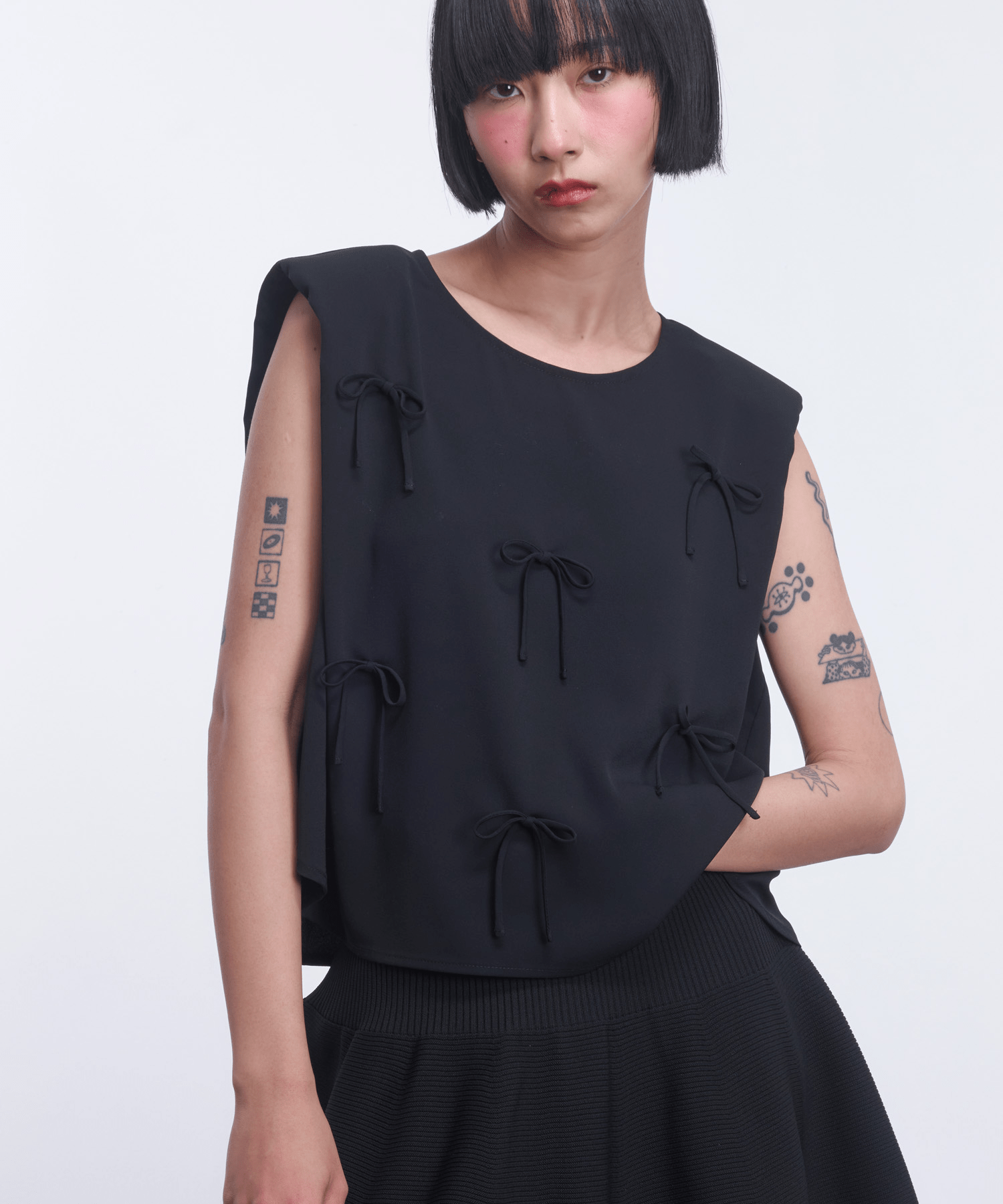 LAEMUSE MULTI STRING BOW SLEEVELESS TOP