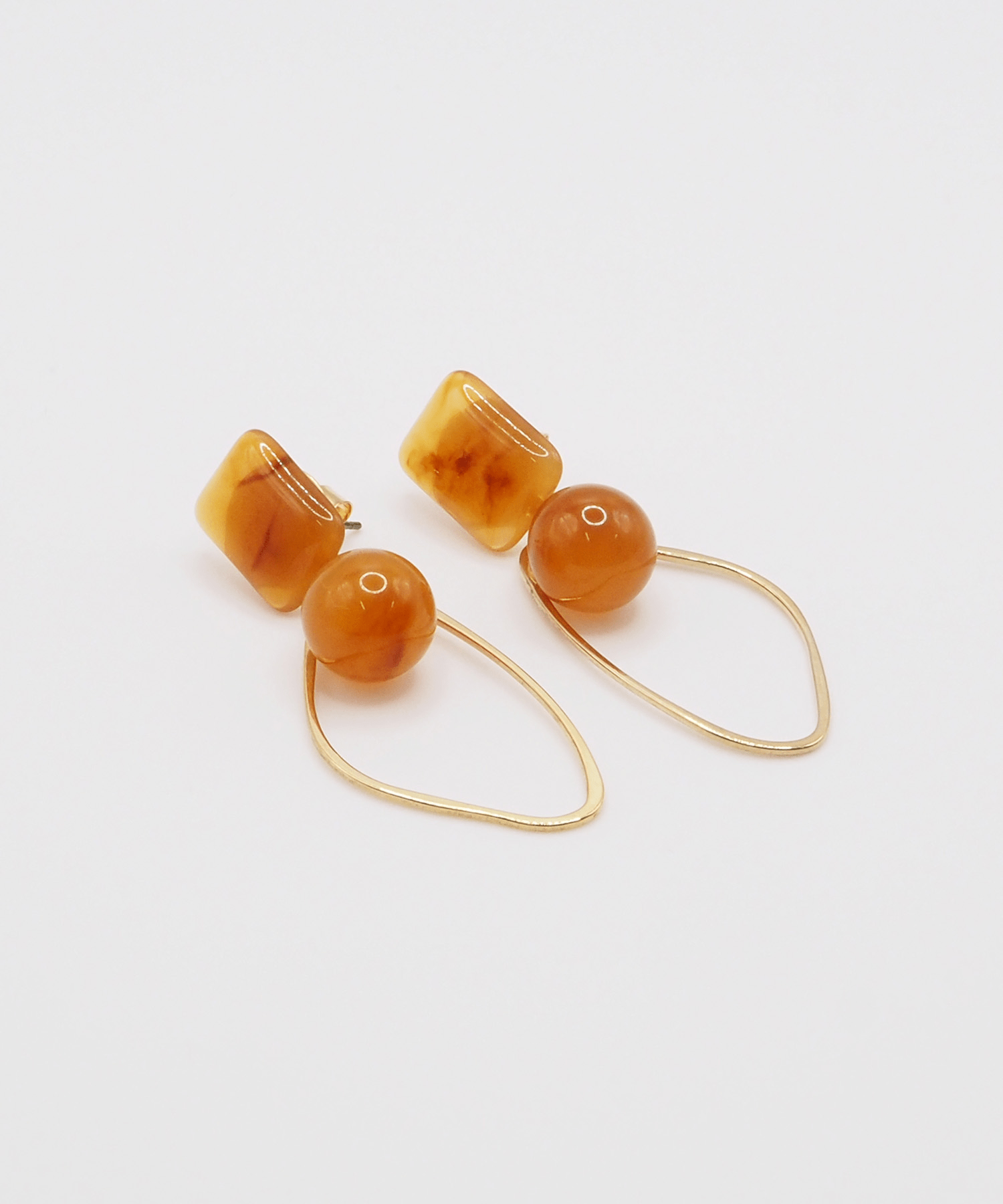 VATSURICA 〈L-1119P〉カラー アクリル ピアス