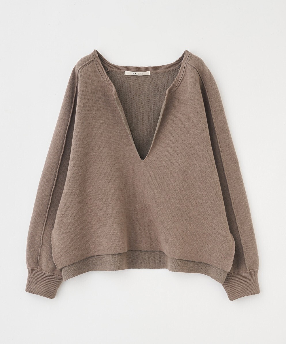 Stola. スリットネックニットプルオーバー