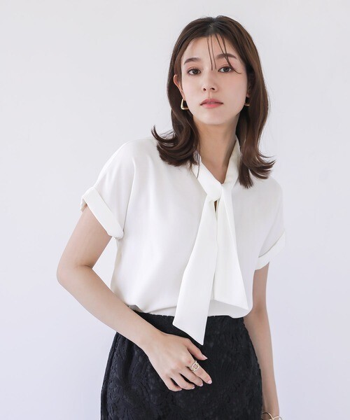White Joola ドライスラブ・ボウタイブラウス