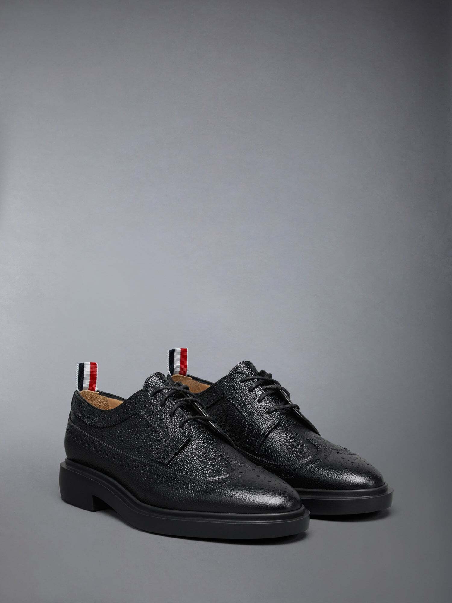 THOM BROWNE. NEW YORK ペブル グレイン ラバー ソール ロングウィング ブローグ