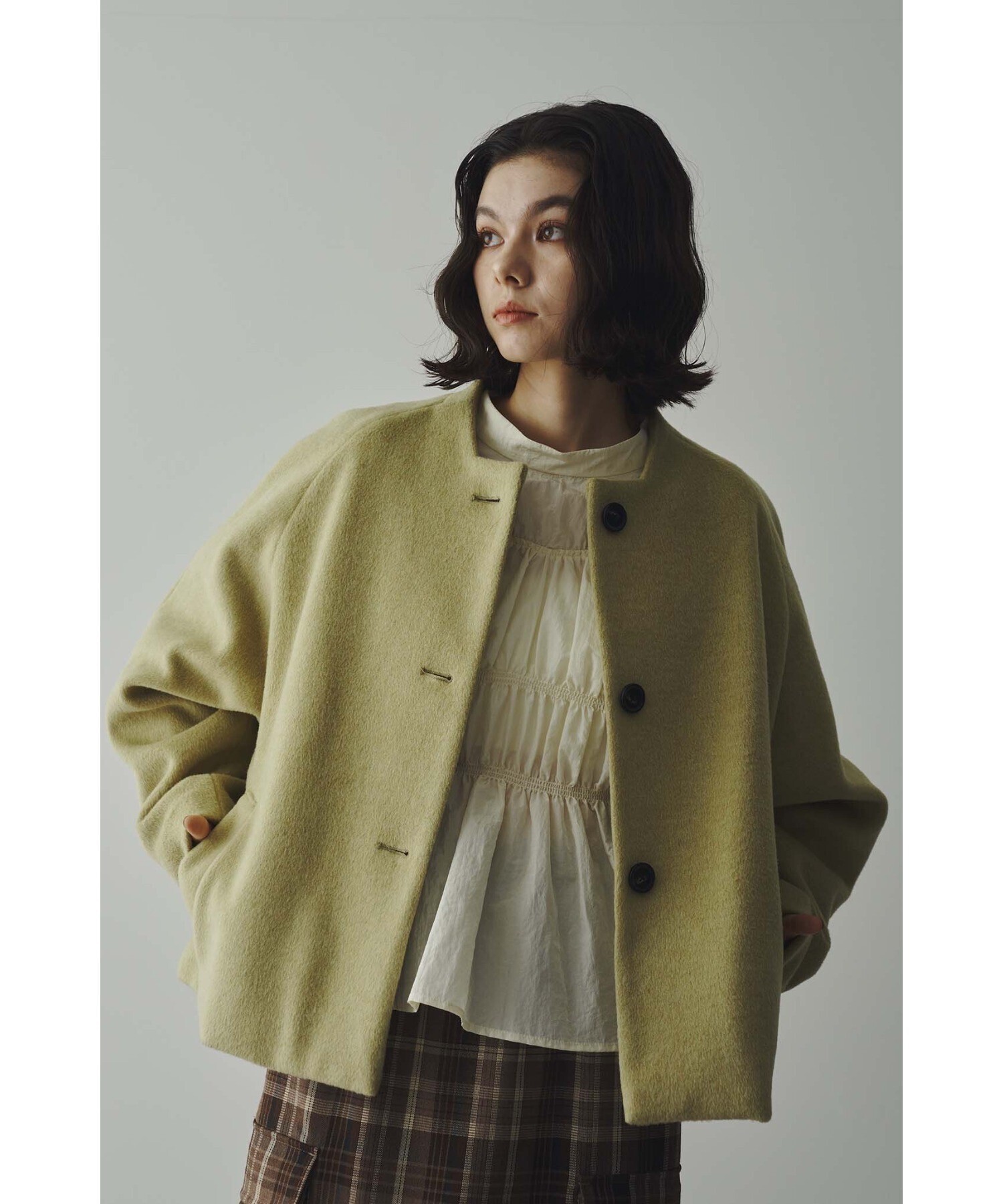 Limue クロップドノーカラーコート