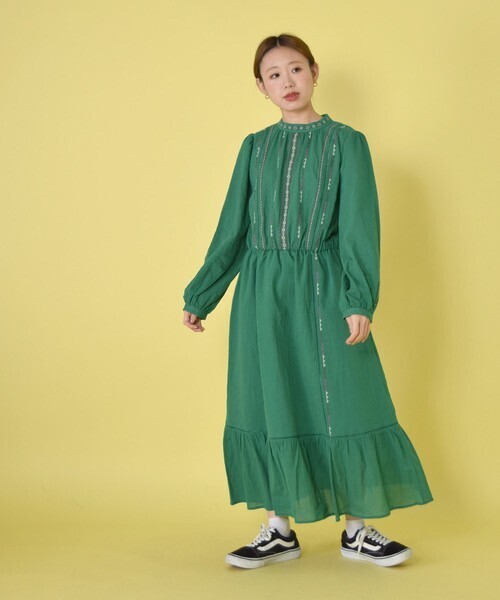 w closet ハイネック刺繍入りコットンロングワンピース