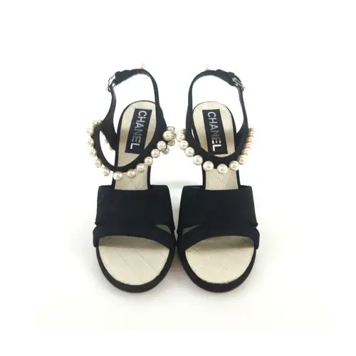 CHANEL スエードパールサンダル