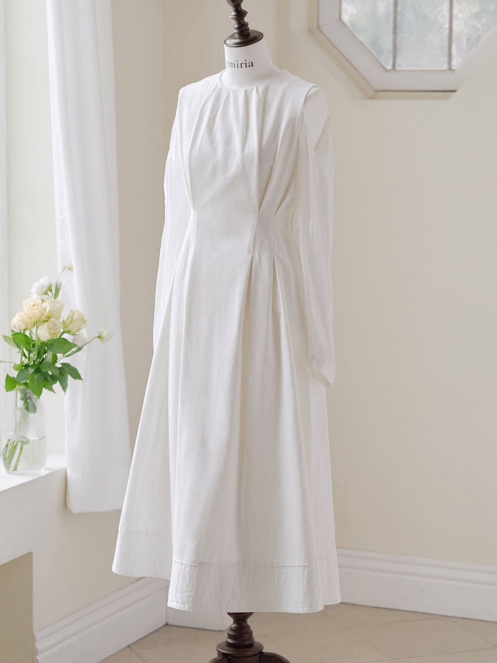 EmiriaWiz Noir et blanc off shoulder one-piece