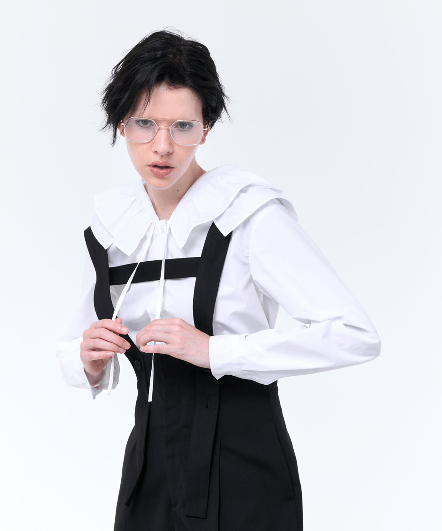LAEMUSE HOODED RUFFLE BLOUSE