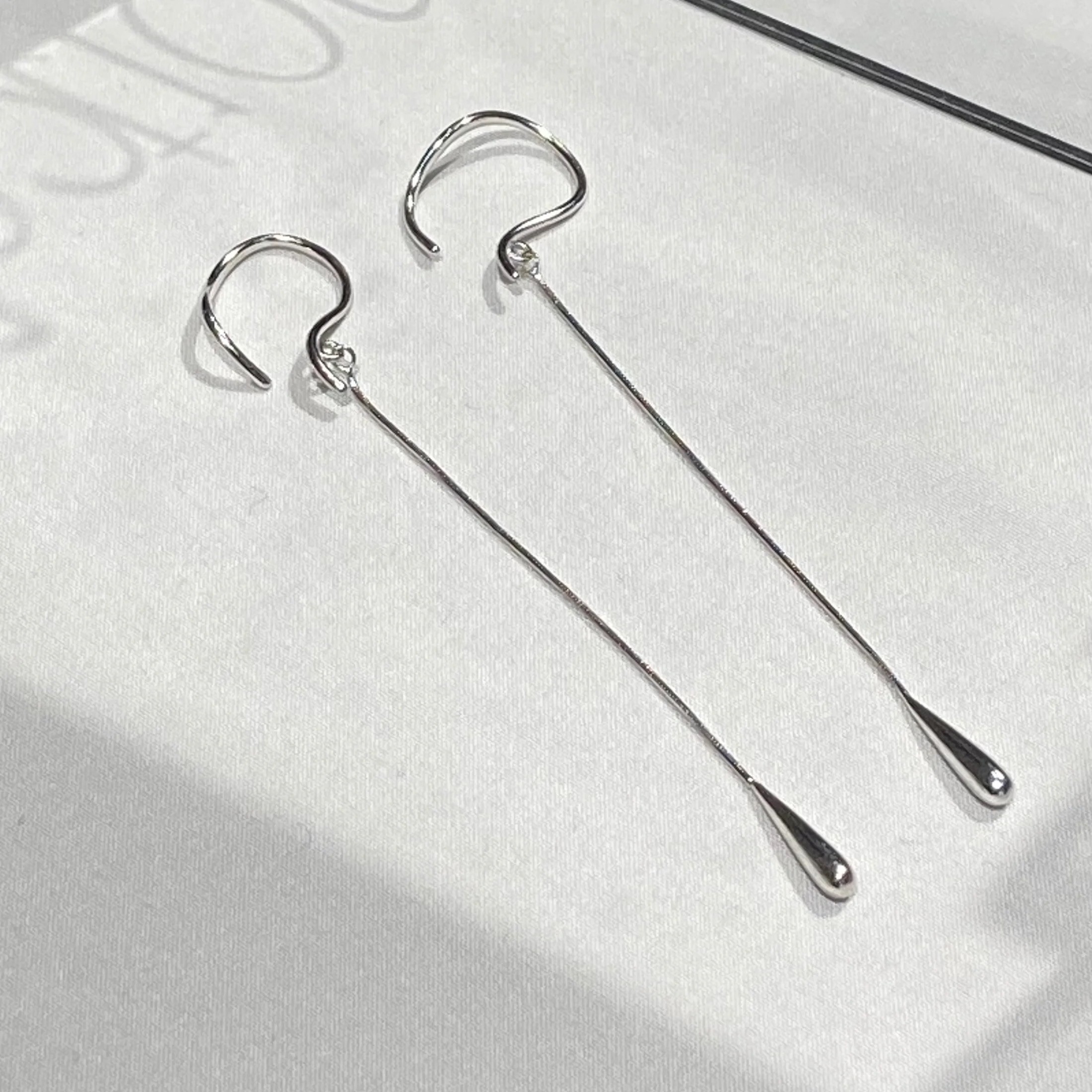 Reflection Minimal rain dew earcuff chain