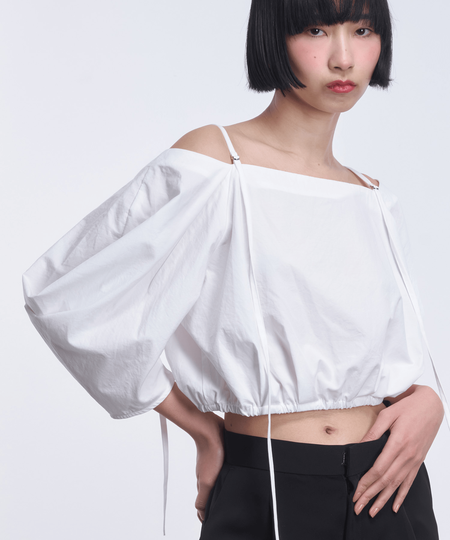 LAEMUSE OFF-SHOULDER BLOUSE