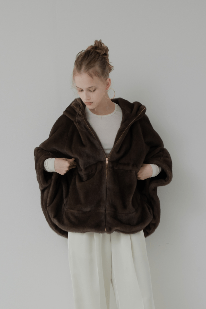 maison de Dolce. teddy poncho/brown