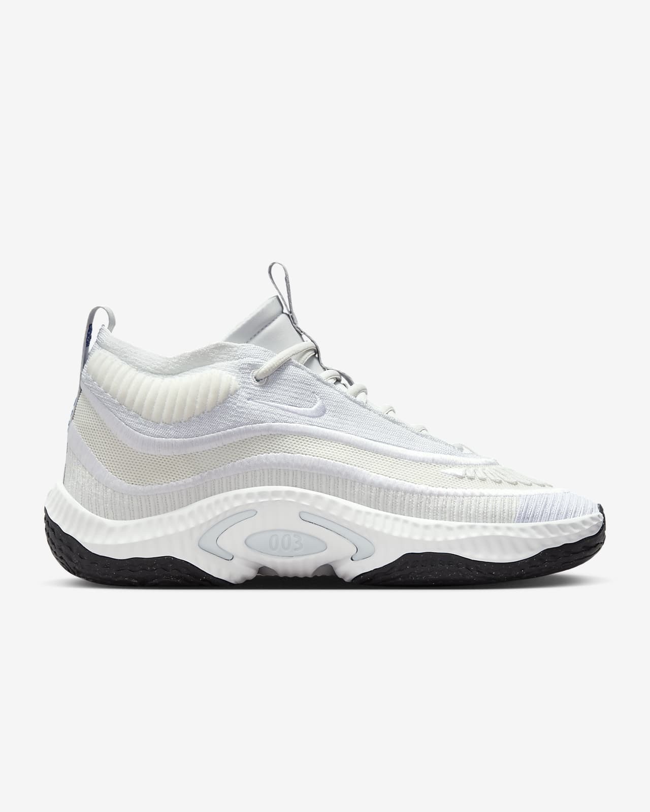 NIKE コズミック ユニティ 3