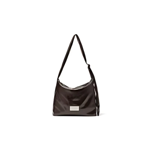 Matin Kim EMBOSSED LOGO LEATHER SHOULDER BAG