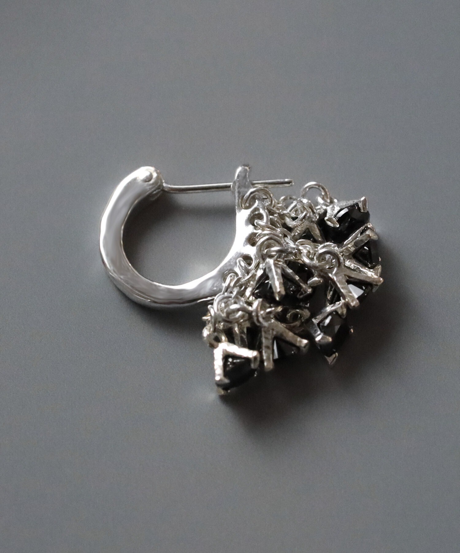 e.m. ブラックジルコニアシャワーピアス