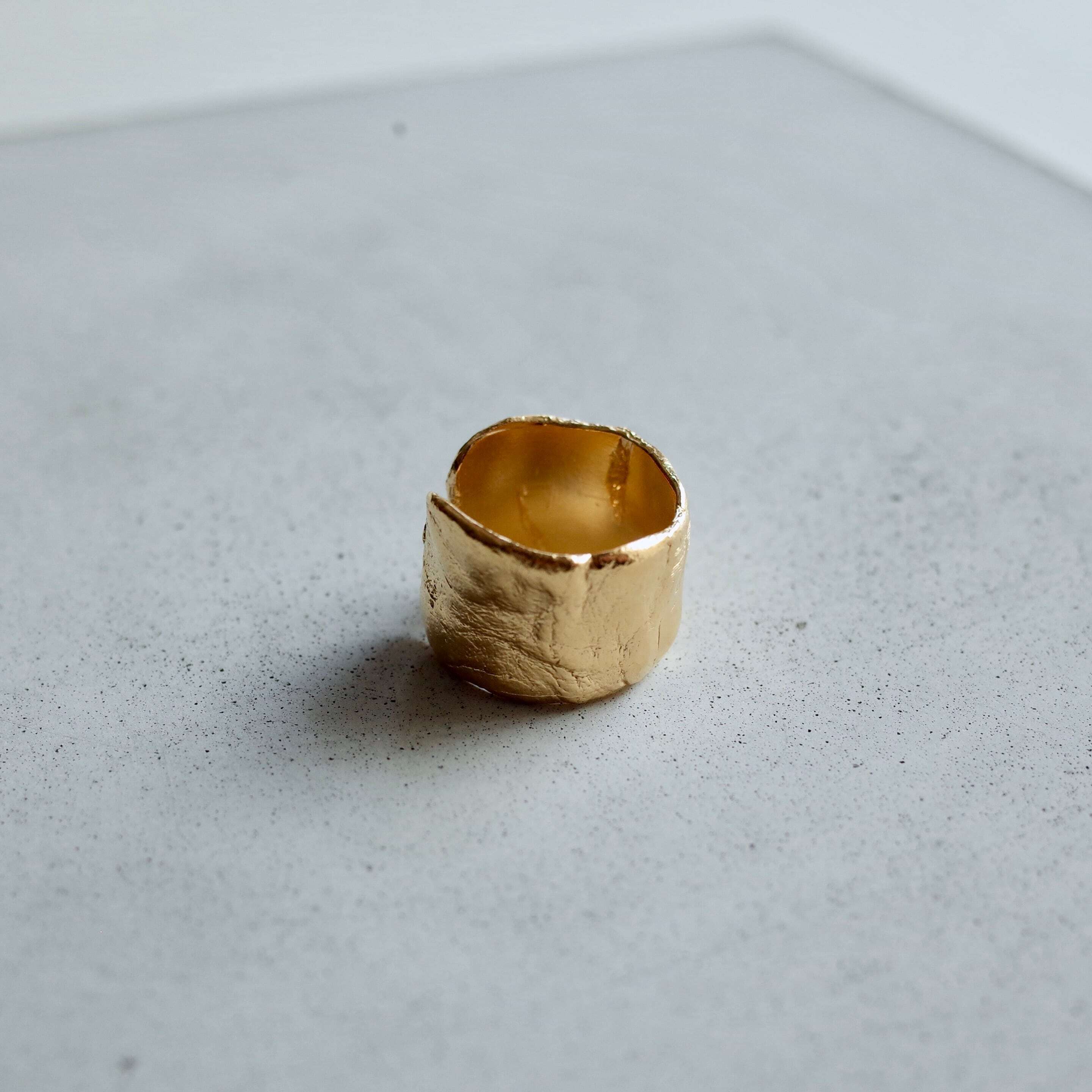 warmth Wide Rough Plate Ring