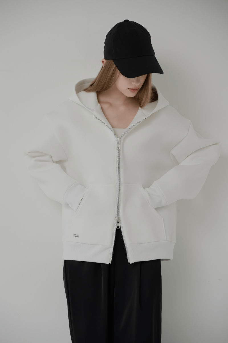 maison de Dolce. essential hoodie/white