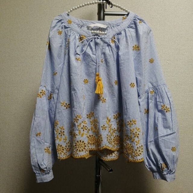 ZARA 花刺繍 ストライプ シャツ
