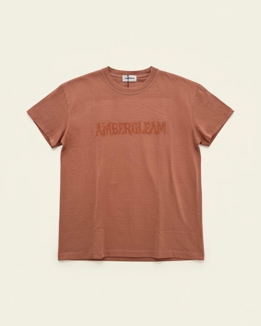 AMBERGLEAM ECO SAMPLE【MEDIUM】PRECIOSA®クリスタルロゴ Tシャツ｜オレンジ
