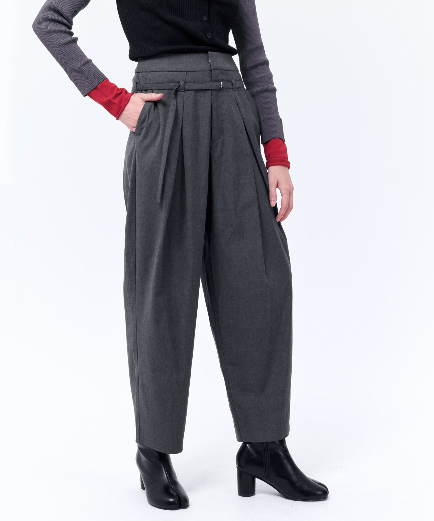 LAEMUSE BELTED DESIGN TUCK PANTS