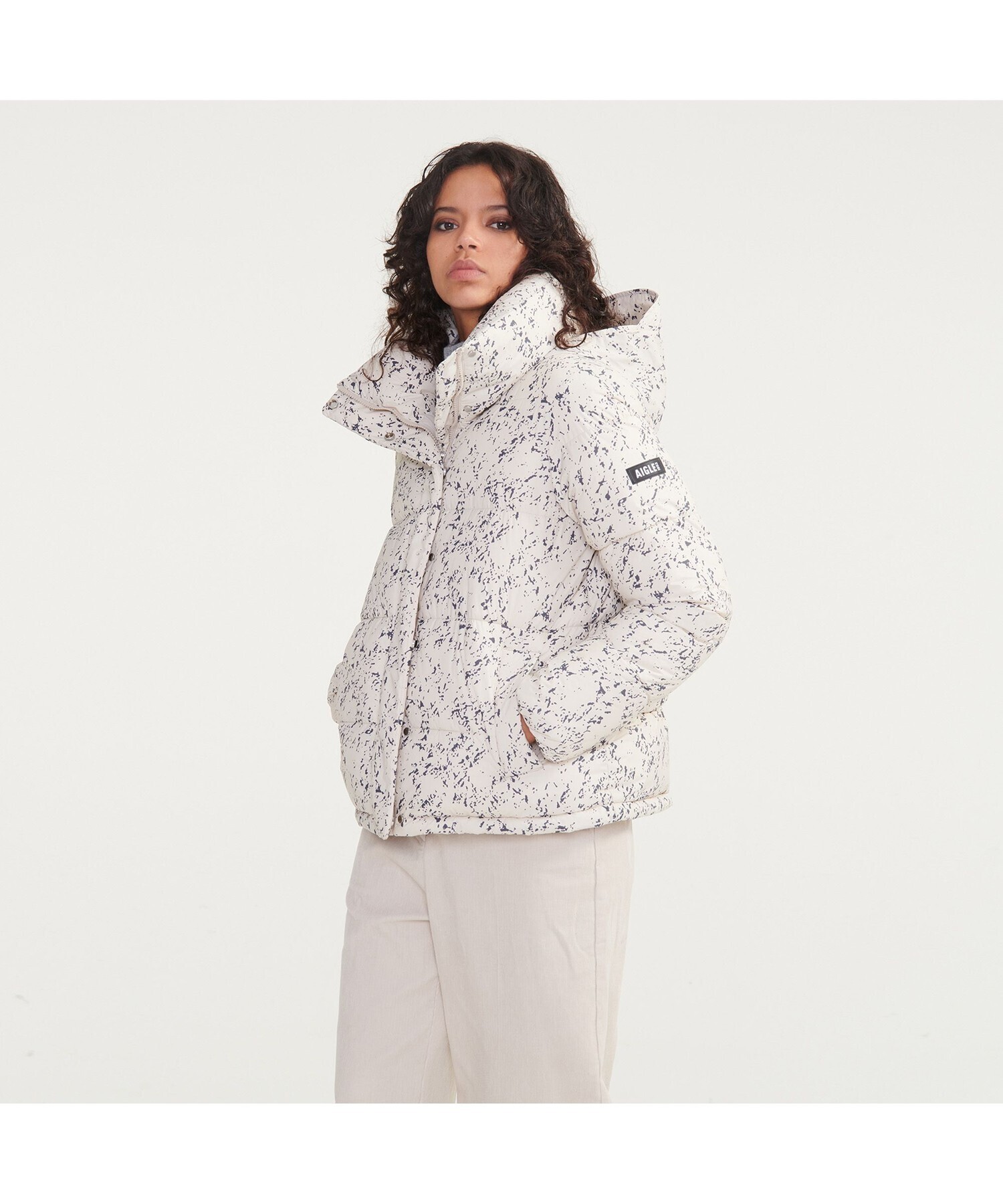 AIGLE 撥水 インサレーションフーデッドジャケットオールオーバープリント