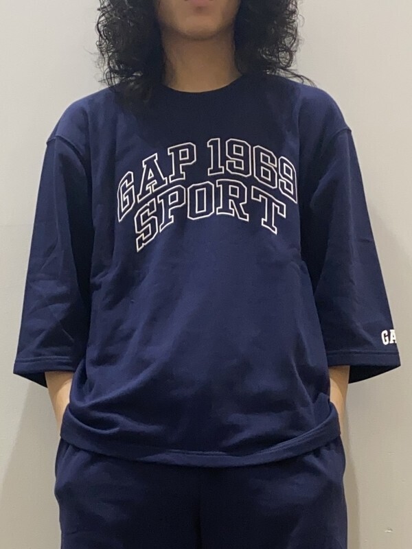 GAP GAP1969ロゴ オーバーサイズ クルーネック スウェット・トレーナー
