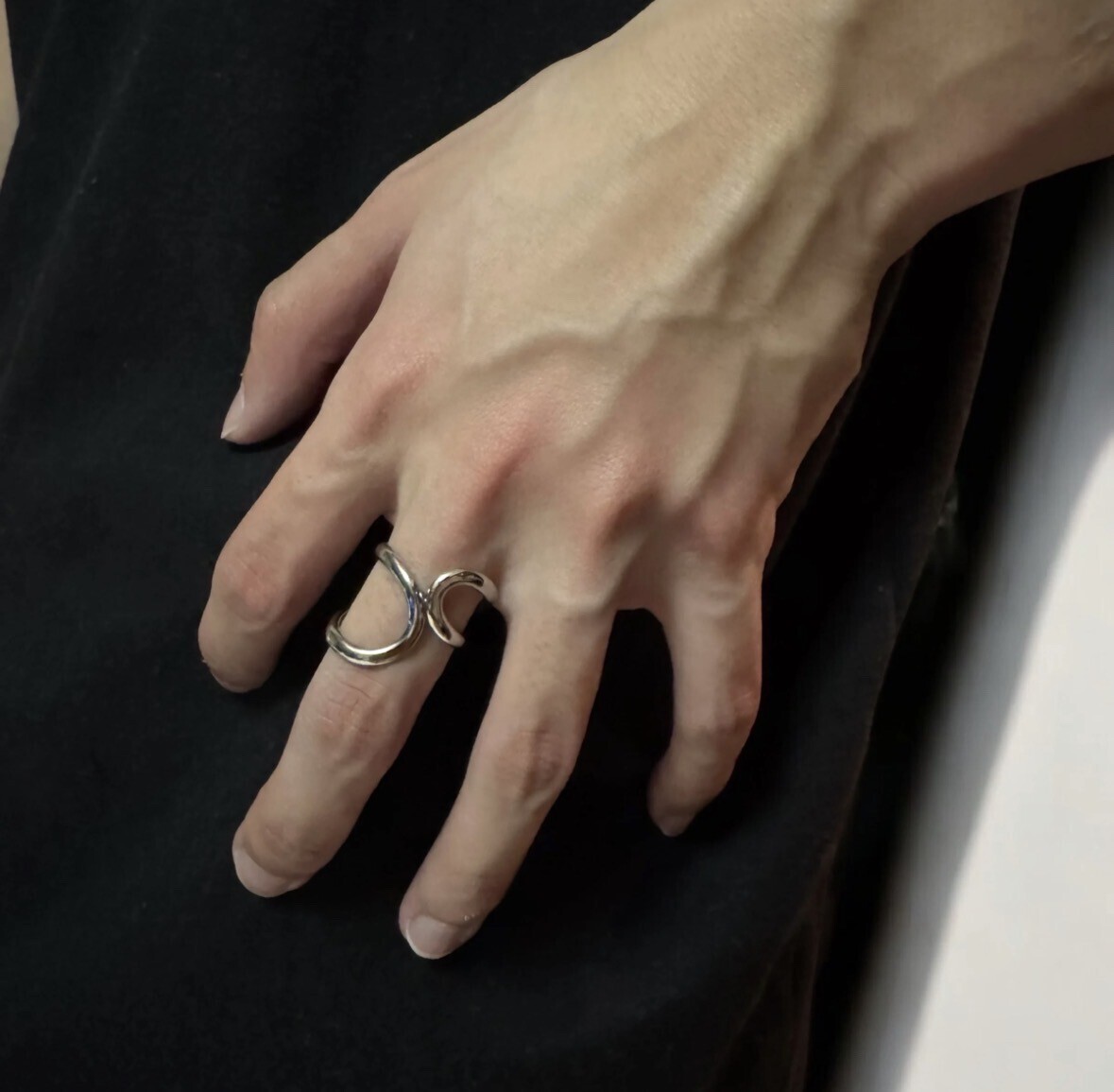 TIGRIS smooth curve ring