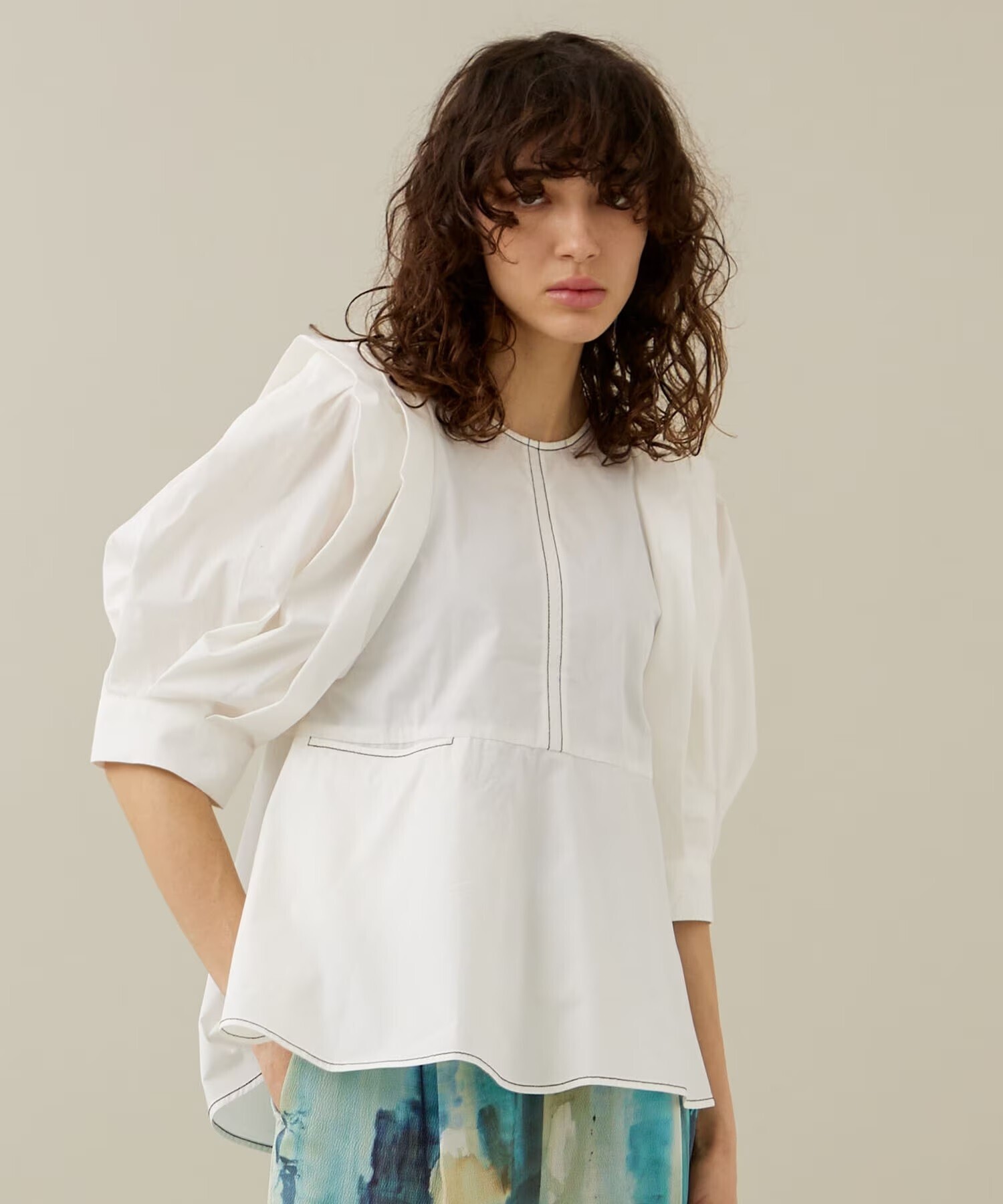 RUMCHE Petal Sleeve Blouse