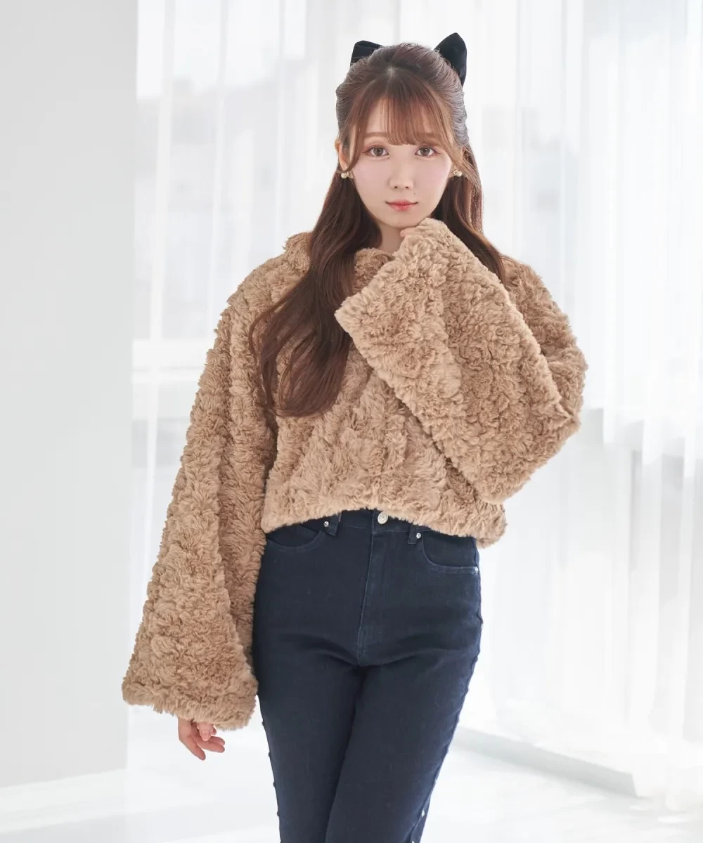 Rosé Muse fullfy faux fur short coat