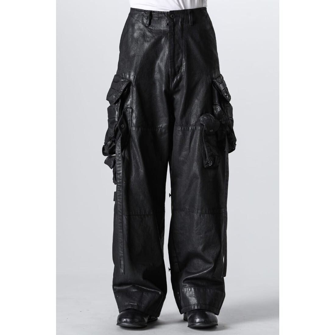JULIUS Coated Gasmask Cargo Pants (Black)
