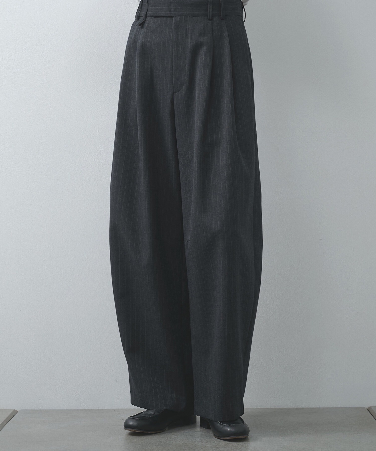 STUDIOUS 2Tuck Curve Slacks