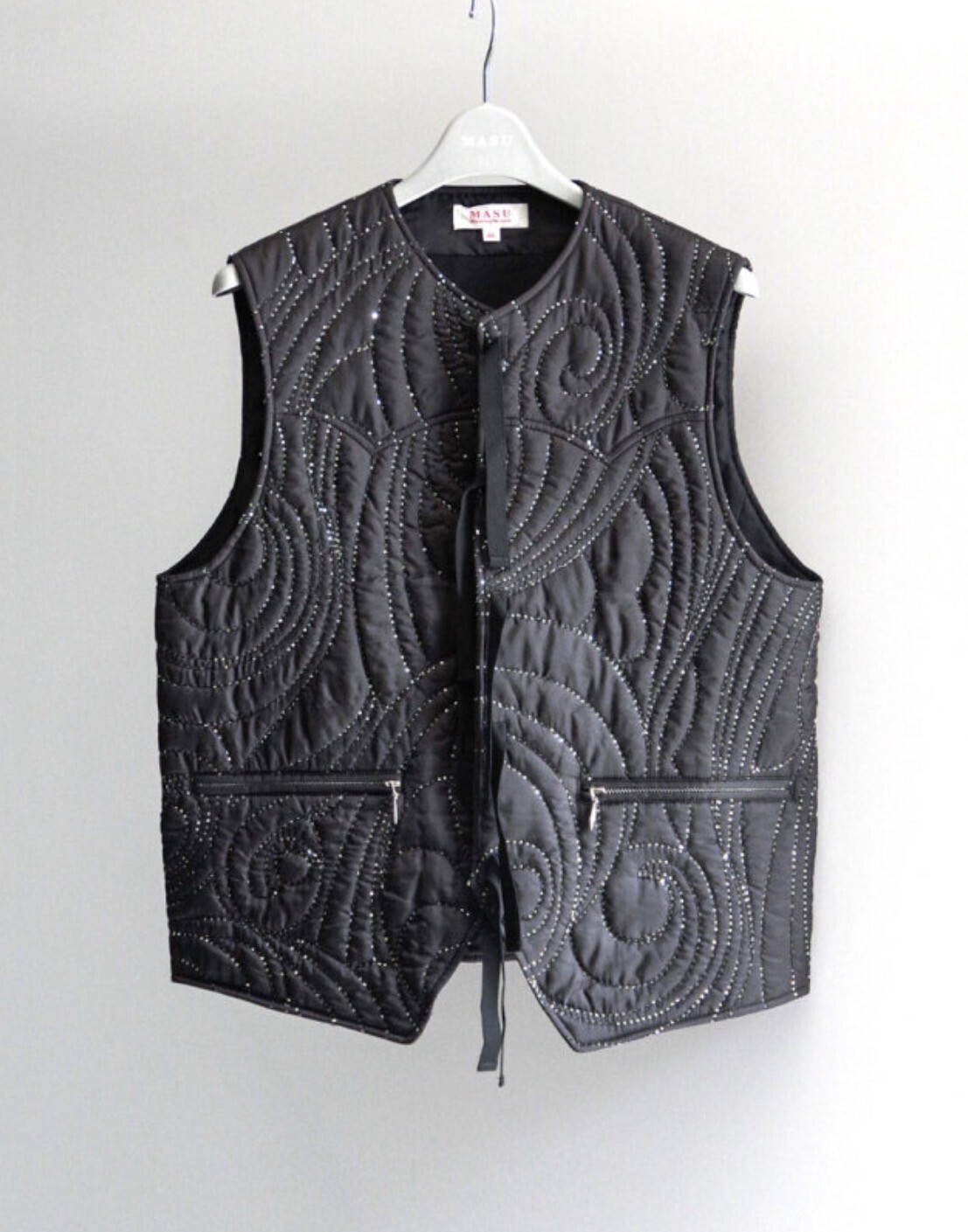 MASU "SPRKLING PLANET PADDED VEST" - BLACK