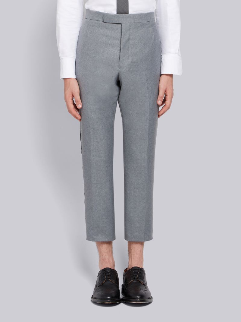 THOM BROWNE. NEW YORK ミディアムグレー スクールユニフォーム ツイル バーティカル セルビッジ ストライプ クラシック トラウザー