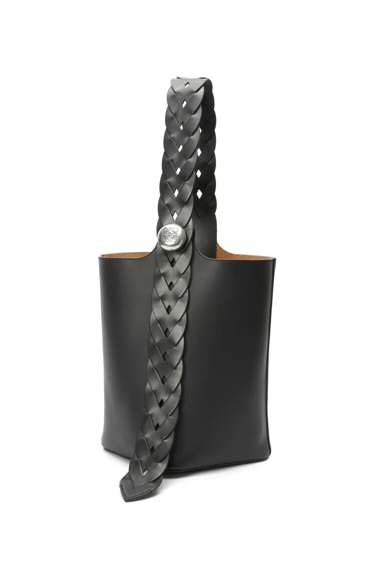 LOEWE ペブルバケットバッグラージ（メローカーフ）