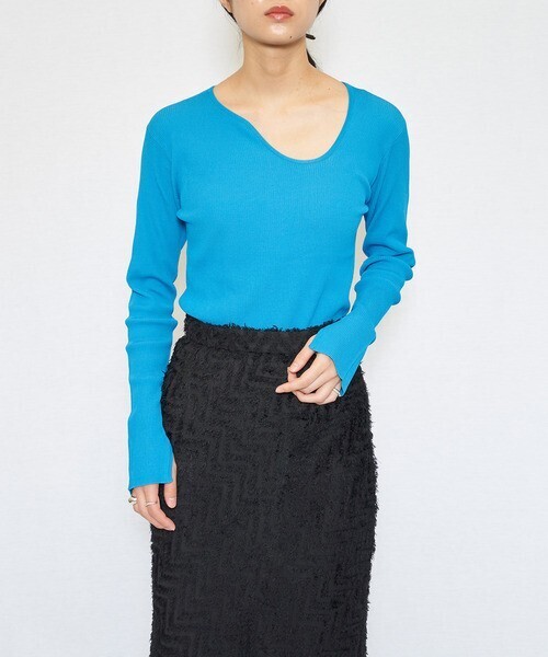 EMMA LIMBER Wave Neckline Knit Tops
