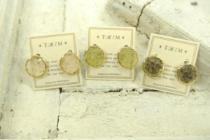 trim 【t-1043P】天然石エポピアス
