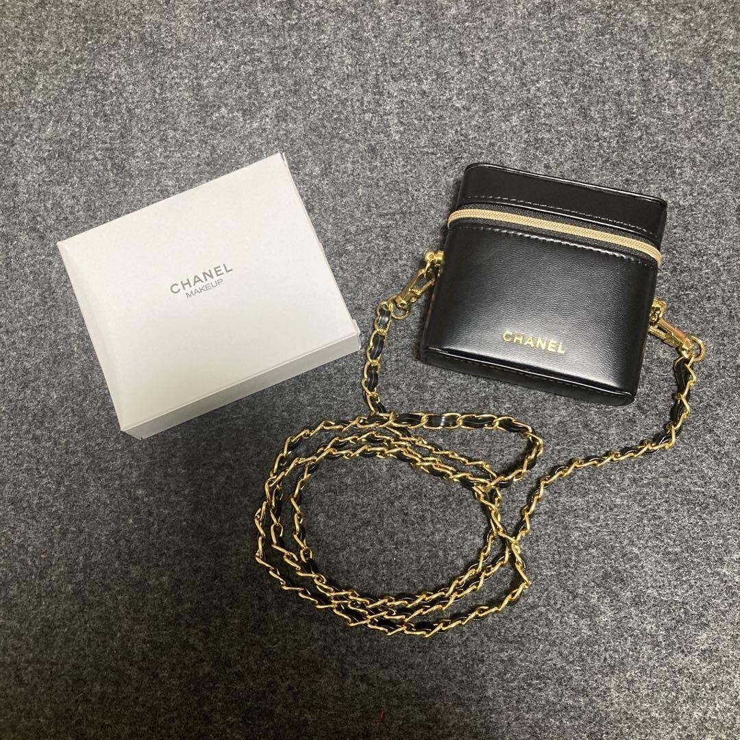CHANEL ノベルティ チェーンリップケース