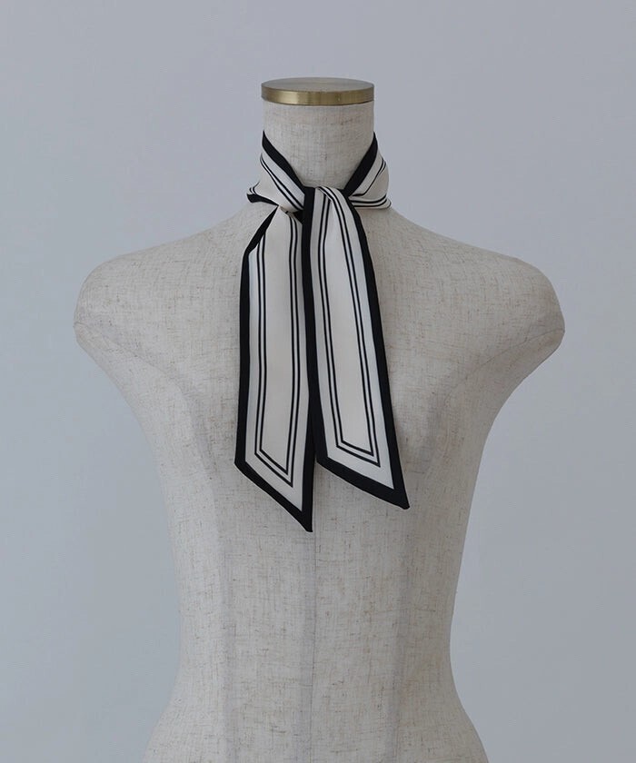 Jolie Mallette Mode Line Long Scarf