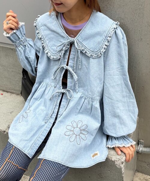 HELLO.SANFRANCISCO 衿付きマーガレット刺繍デニムブラウス
