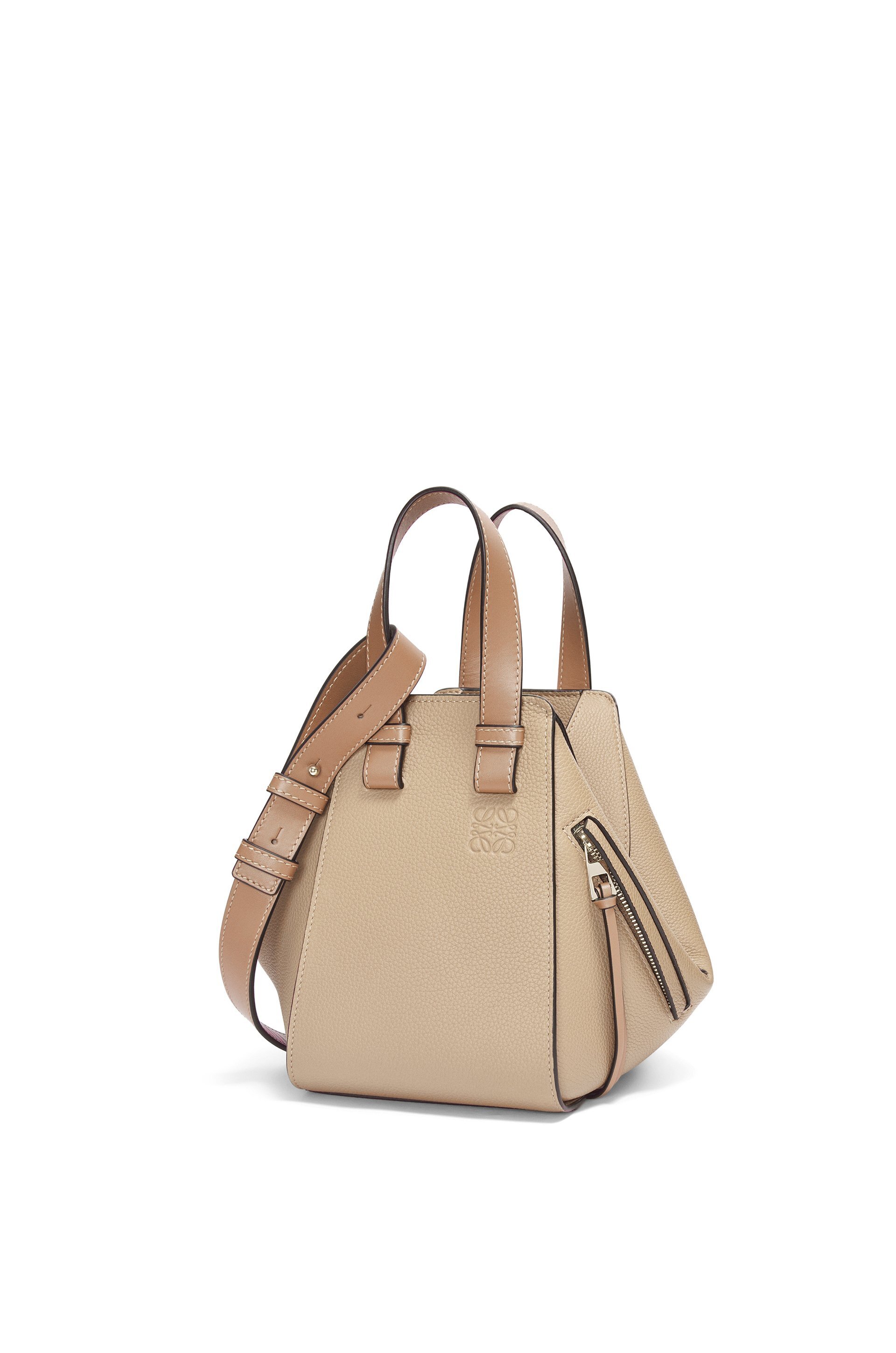 LOEWE コンパクト ハンモックバッグ（ソフトグレインカーフ）