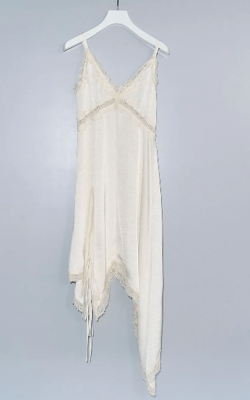 JOSE MOON SIDE CUTTING LACE DRESS
