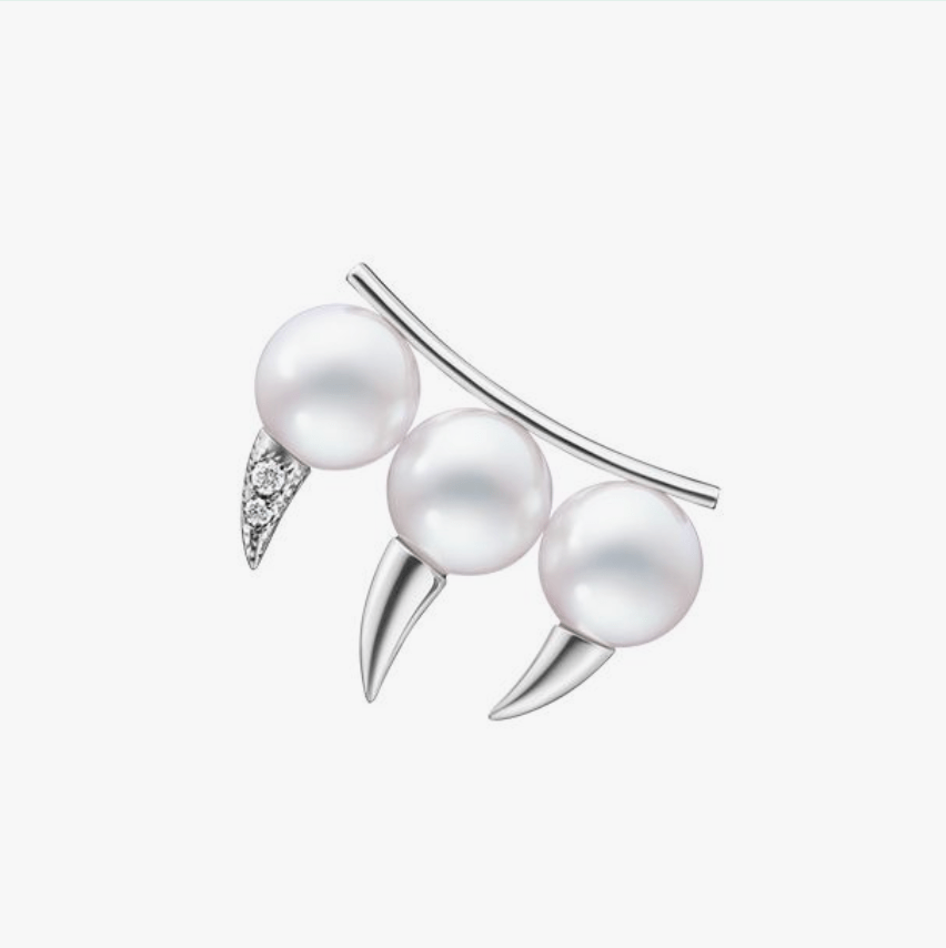 TASAKI デインジャー ファング イヤリング