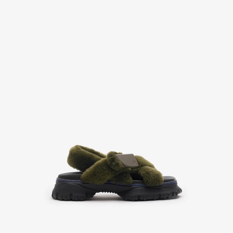 BURBERRY シアリング ペブルサンダル