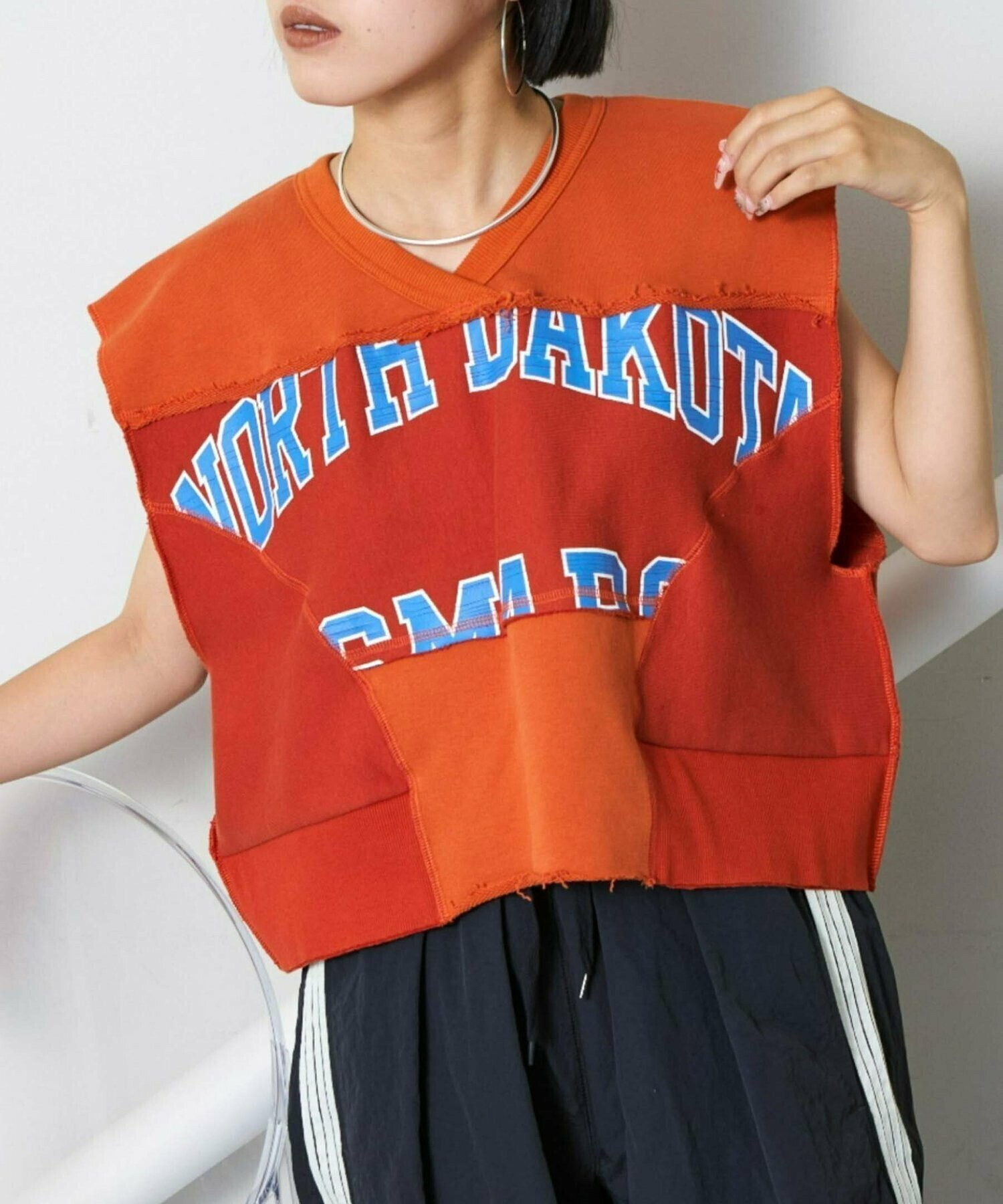 etsina リメイクバックベルトカレッジノースリ