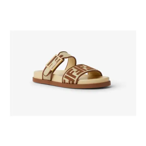 FENDI ラフィア サンダル