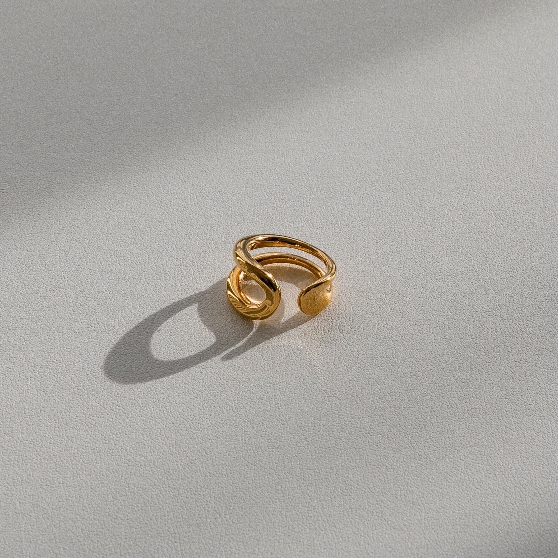 FLYNK Safety pin ring Gold