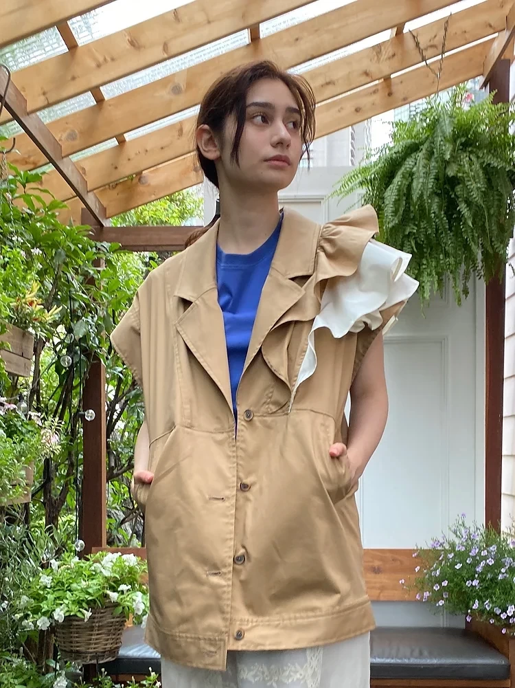 avie Frill design chino vest