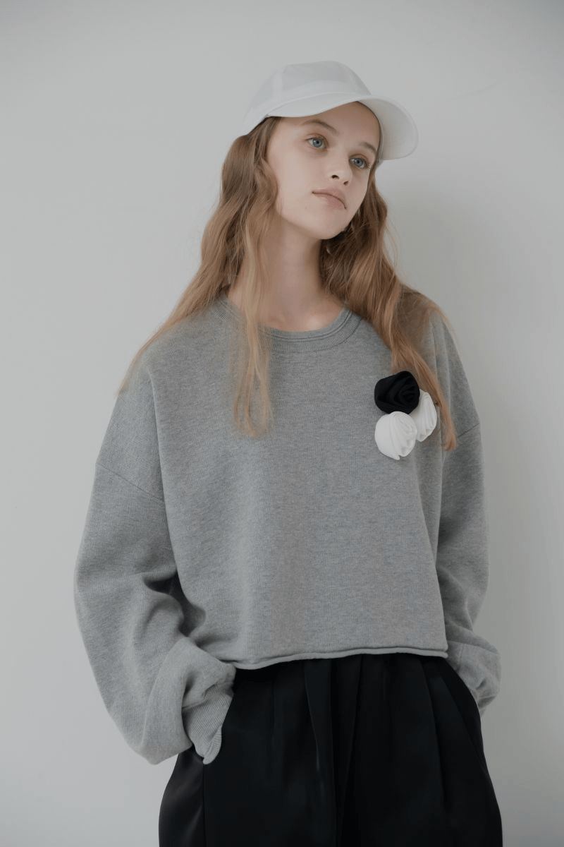 maison de Dolce. rosette knit/gray