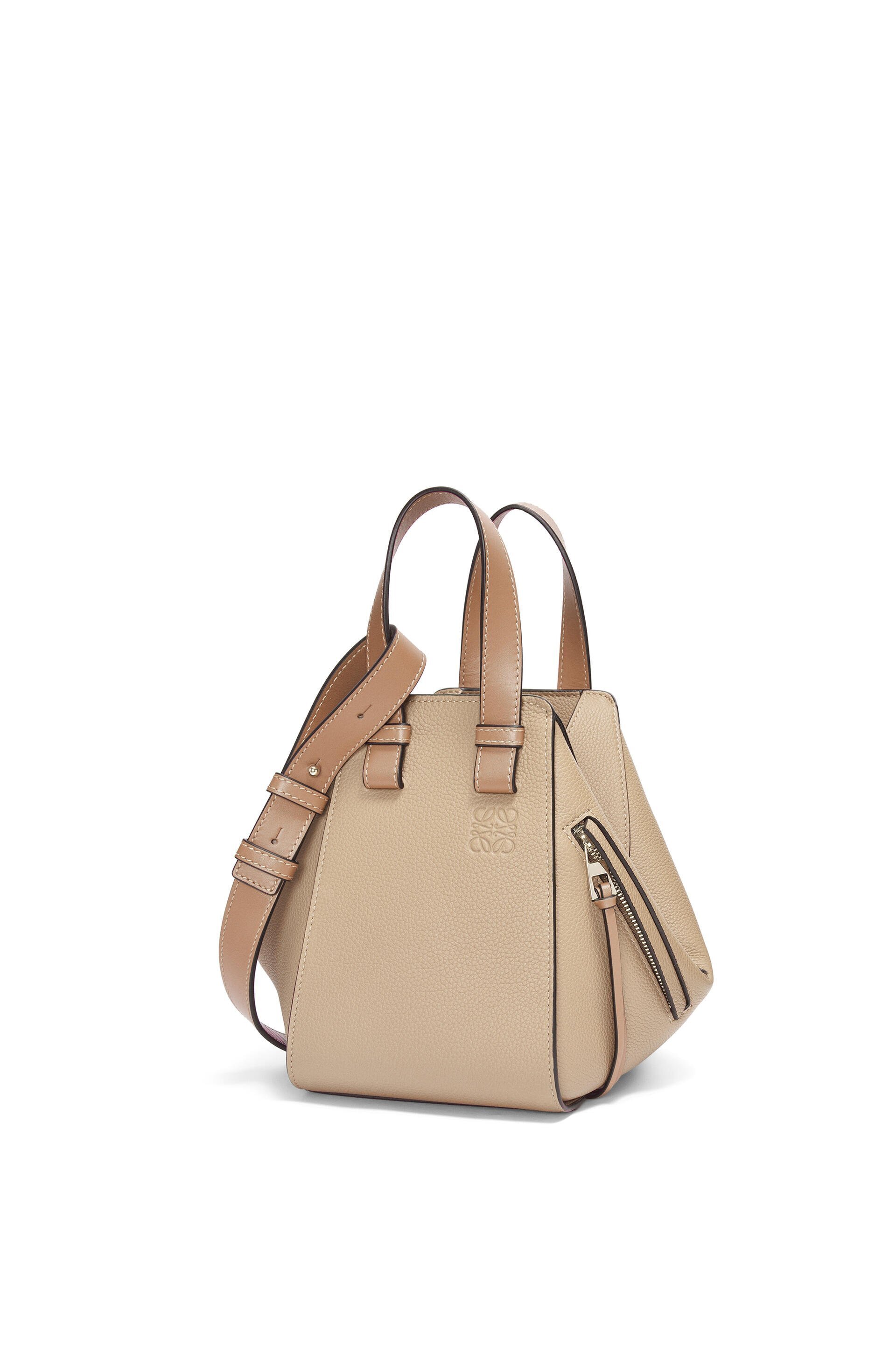 LOEWE コンパクト ハンモックバッグ(ソフトグレインカーフ)